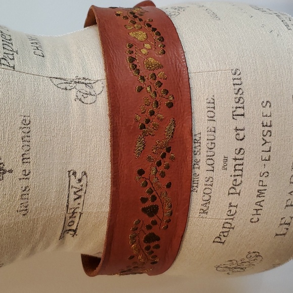 Abercrombie & Fitch leather belt - Picture 3 of 13